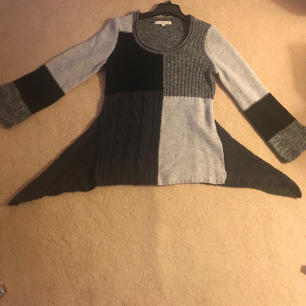 Colorblocked Sweater - Picture 9 of 10